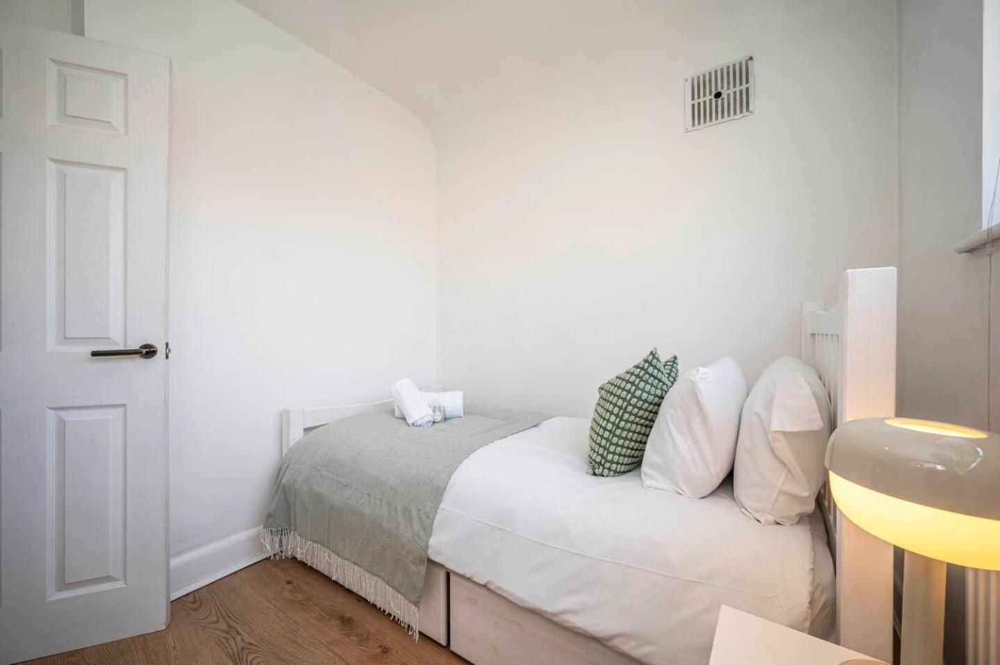 Pass The Keys Modern Beckenham Fast Train Links Apartment *