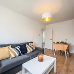 Pass The Keys Modern Beckenham Apartment Fast London Train Links