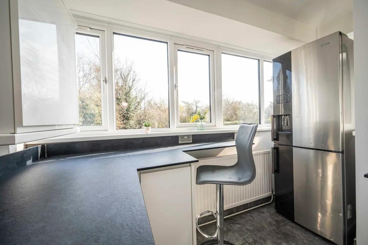 Appartamento Pass The Keys Modern Beckenham Fast Train Links Londra